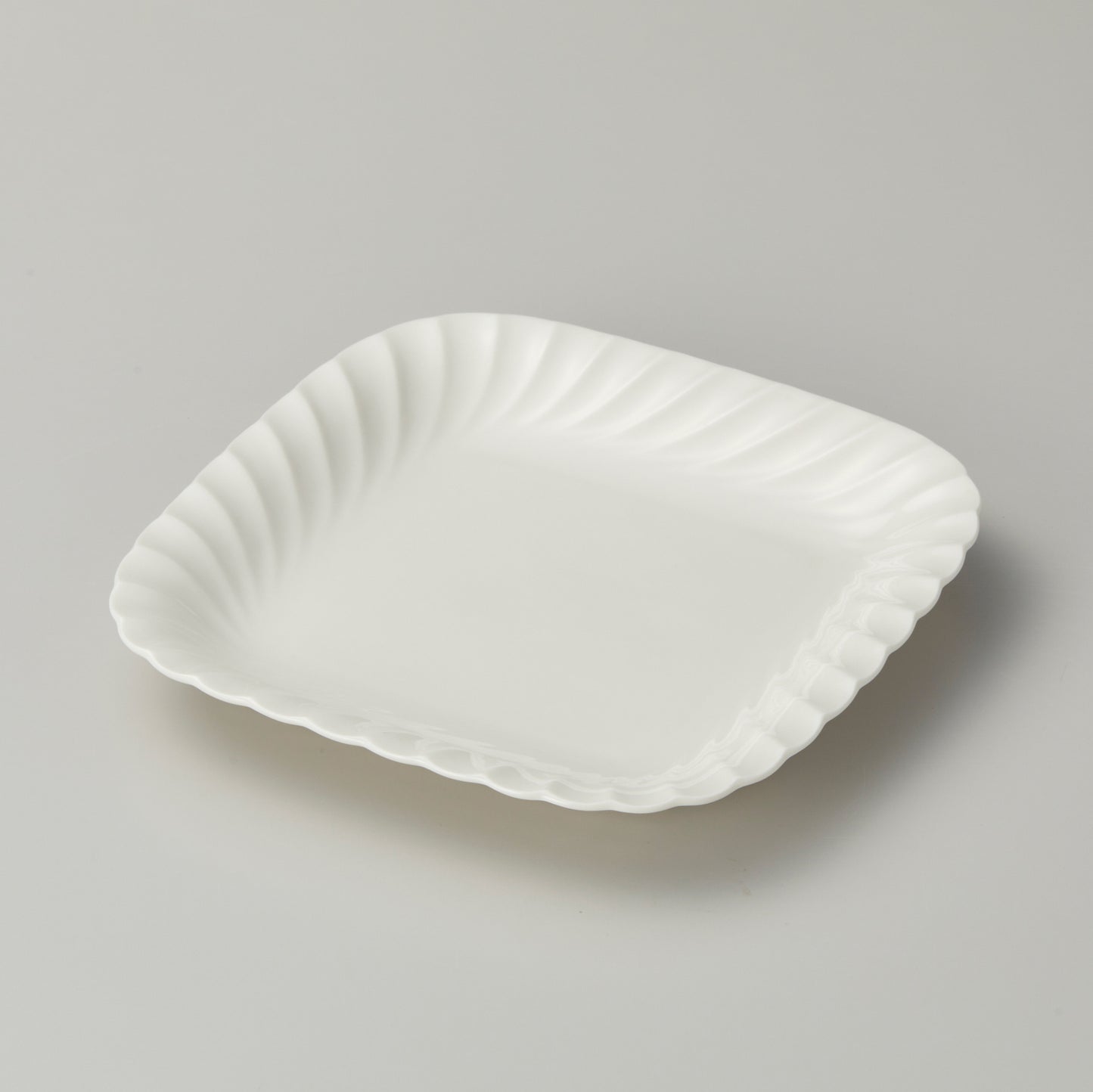 K005-173 ウェーブホワイト角パスタ皿