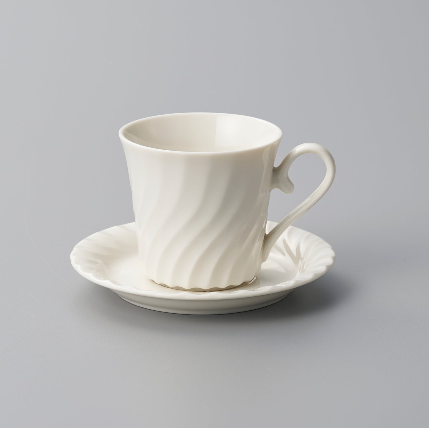 005-26 ウェーブホワイトマグ&ウェーブホワイト受皿