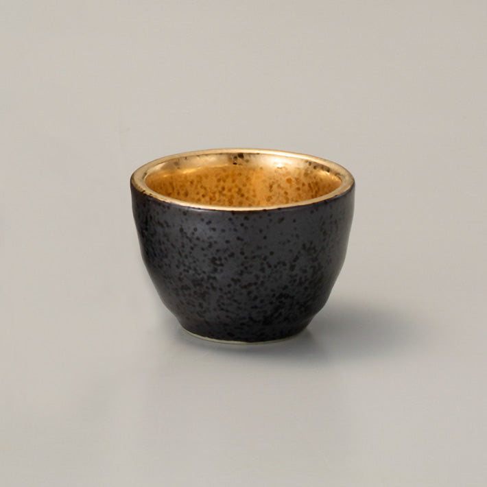 532-00020 黒釉金彩 盃