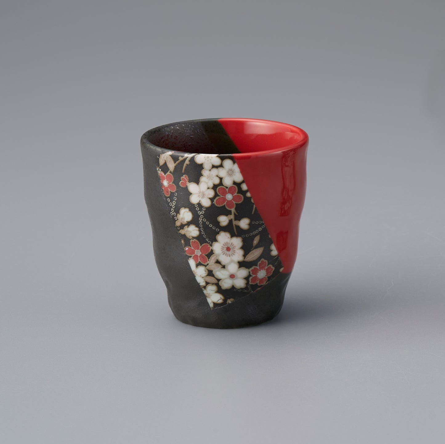 523-00015 黒吹レッド都友禅コップ