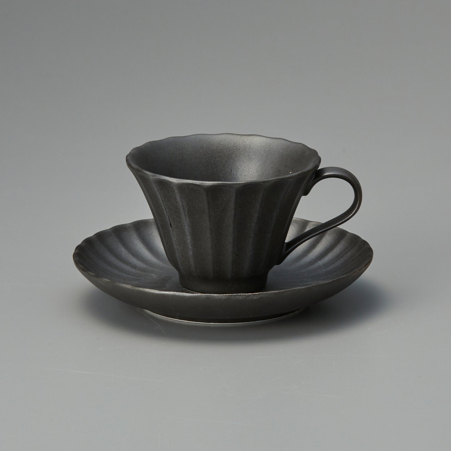 かすみ黒コーヒーカップ・14.5cm丸皿