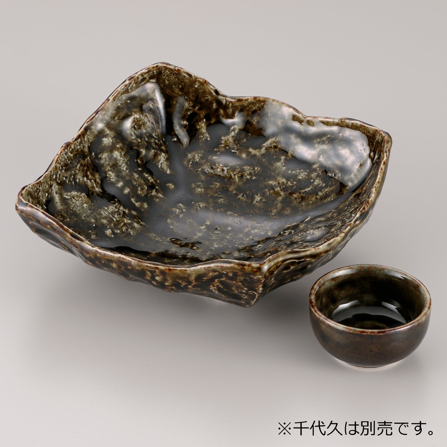 534-00248 サビ織部変型向付