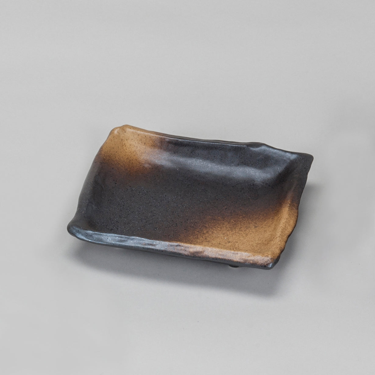 549-00029 黒備前金茶吹匠19cm正角皿