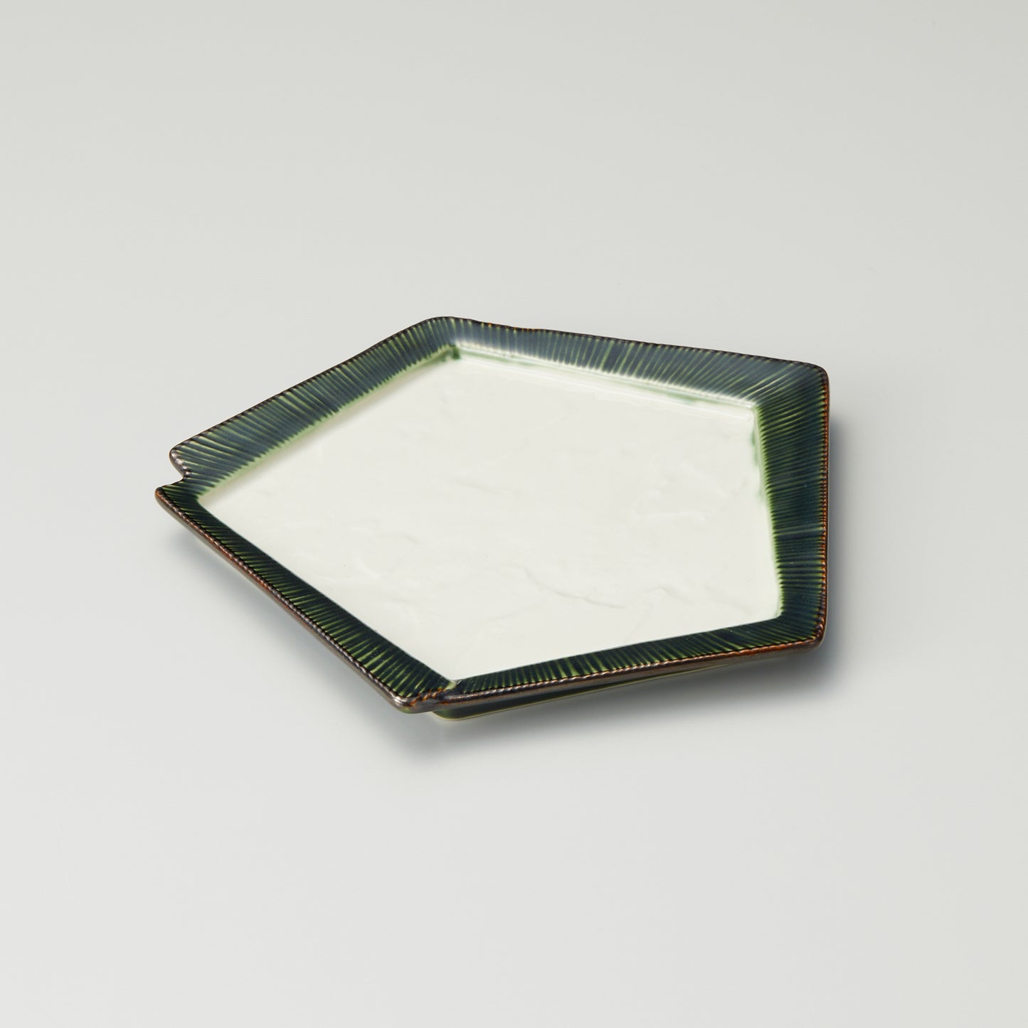 554-00001 千段織部角変形皿(中)