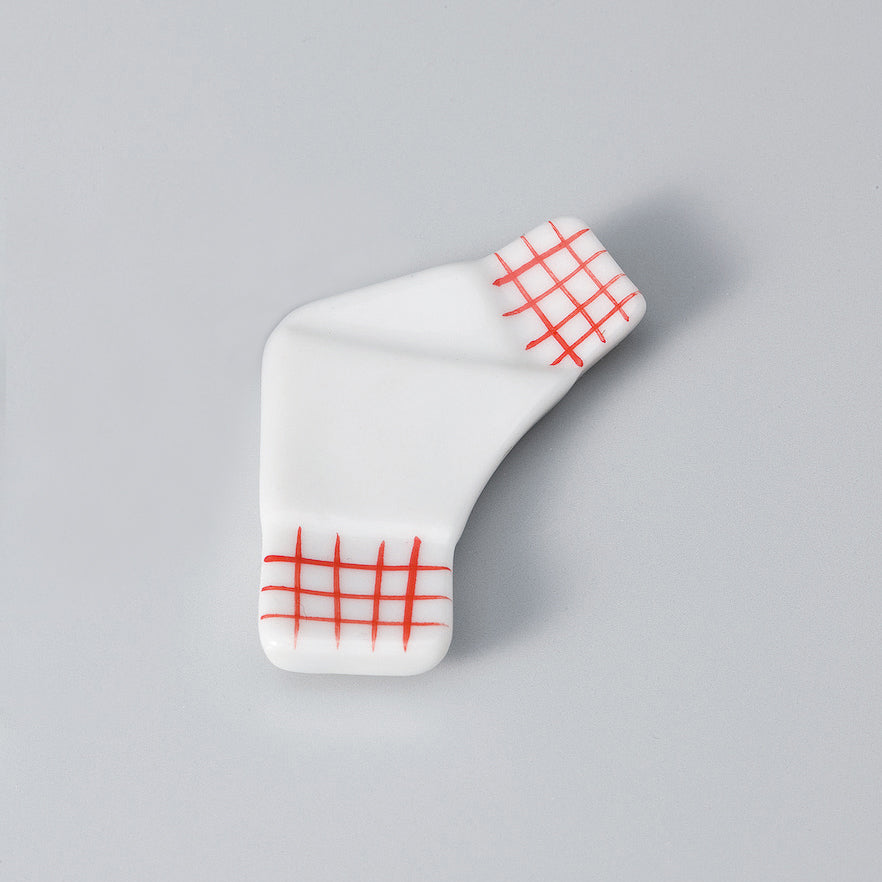 610-32266 くの字結び箸置 紅線