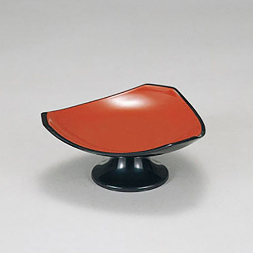 425-18211 高台三角皿 朱天黒