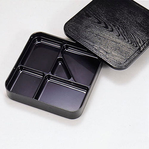 320-61411 修学弁当<黒4つ仕切付>