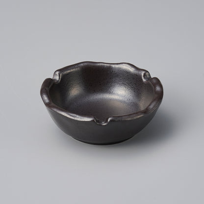 ひねり灰皿　黒備前