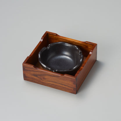 ひねり灰皿　黒備前