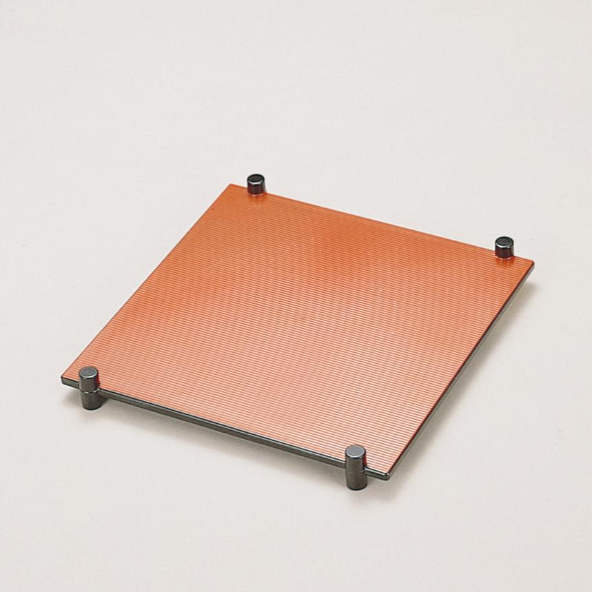 435-12231　7寸角両面足付皿　<表>金パール<裏>朱