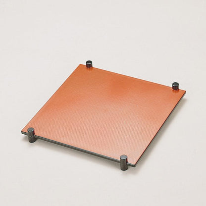 435-12231　7寸角両面足付皿　<表>金パール<裏>朱