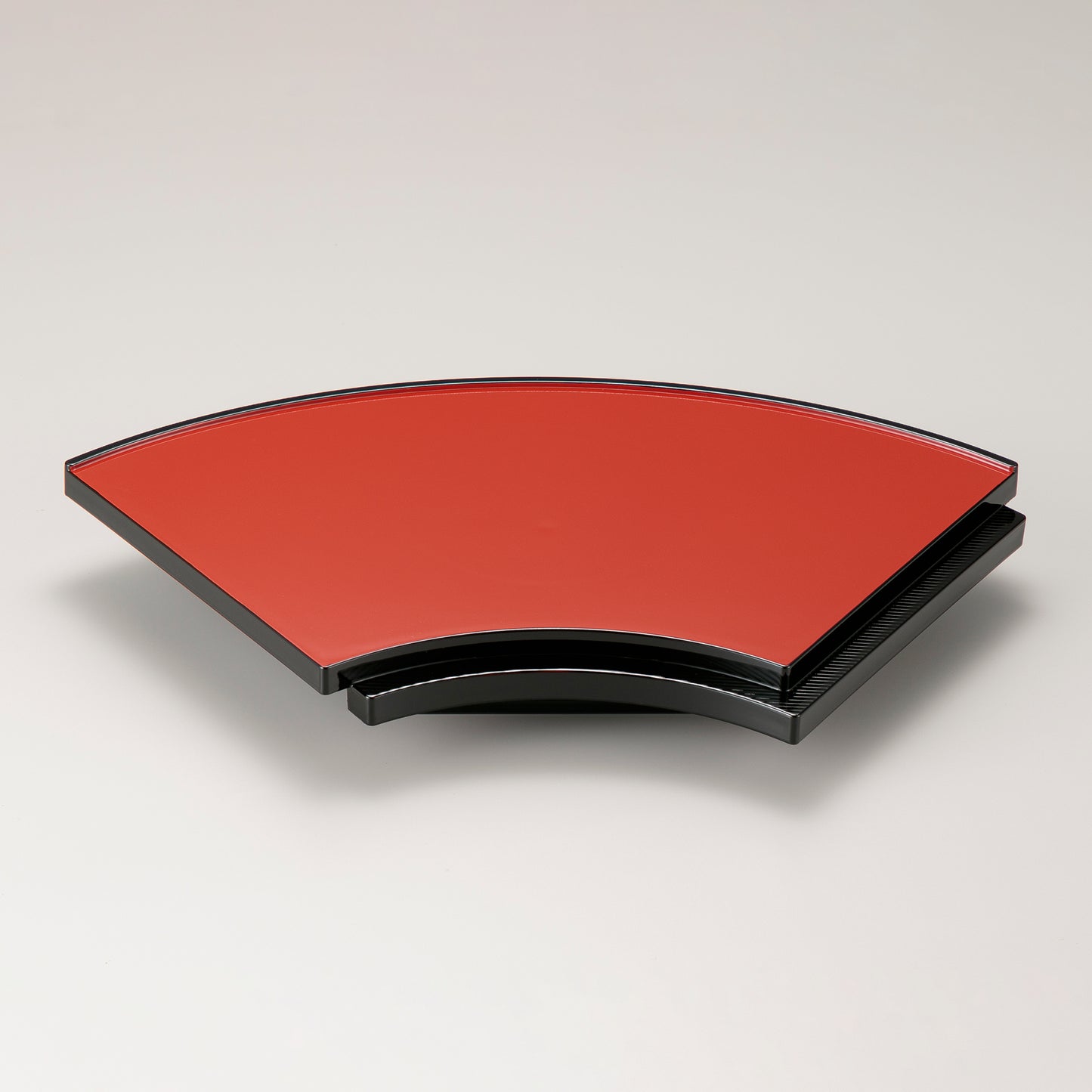 435-42221　扇面段付三宝　朱渕黒