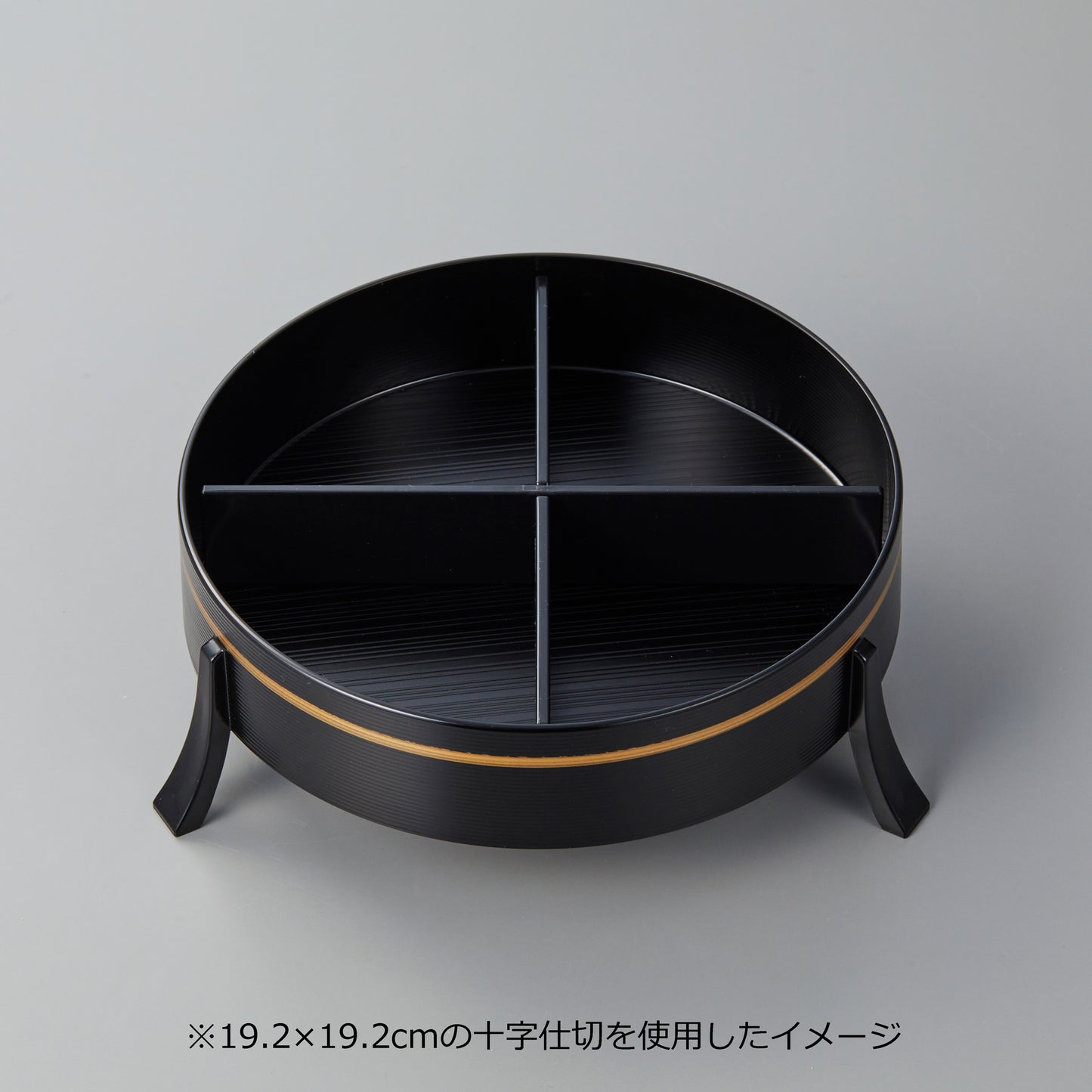 435-46221　7寸三ツ足皿　黒上金線