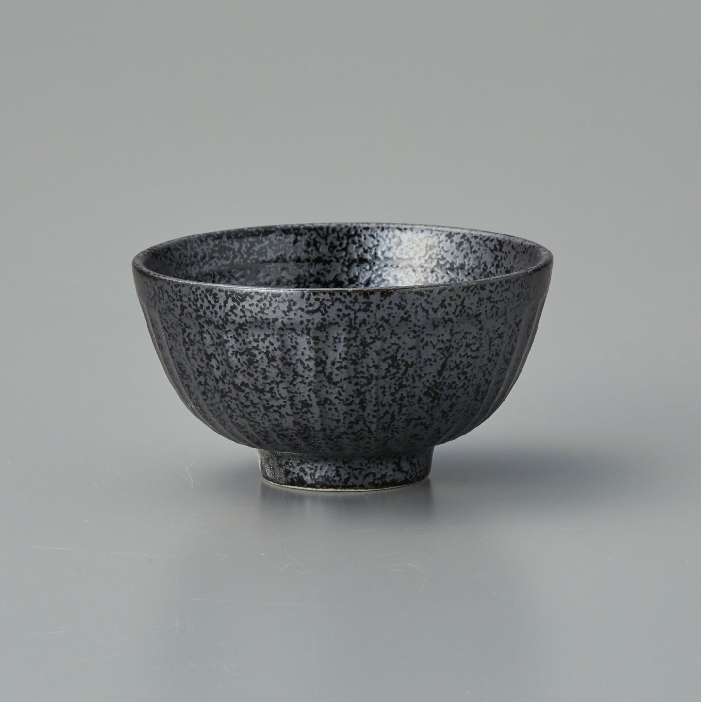 527-00104　ソギいぶし黒丸碗(小)