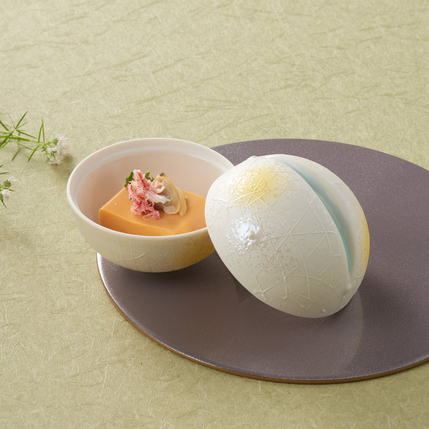 534-00190　ブルーフリットラスター鈴型蓋物