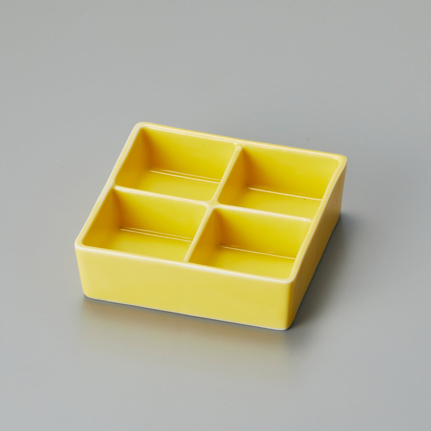 540-00112　黄釉四ツ切鉢