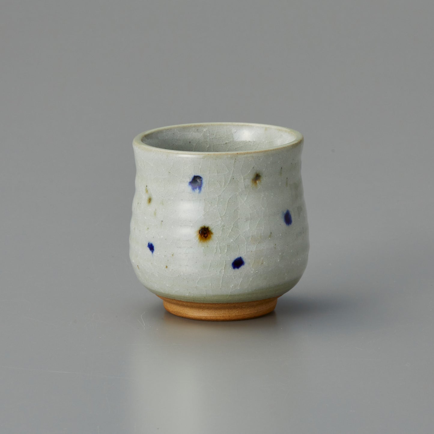 552-00043　粉引水玉湯呑