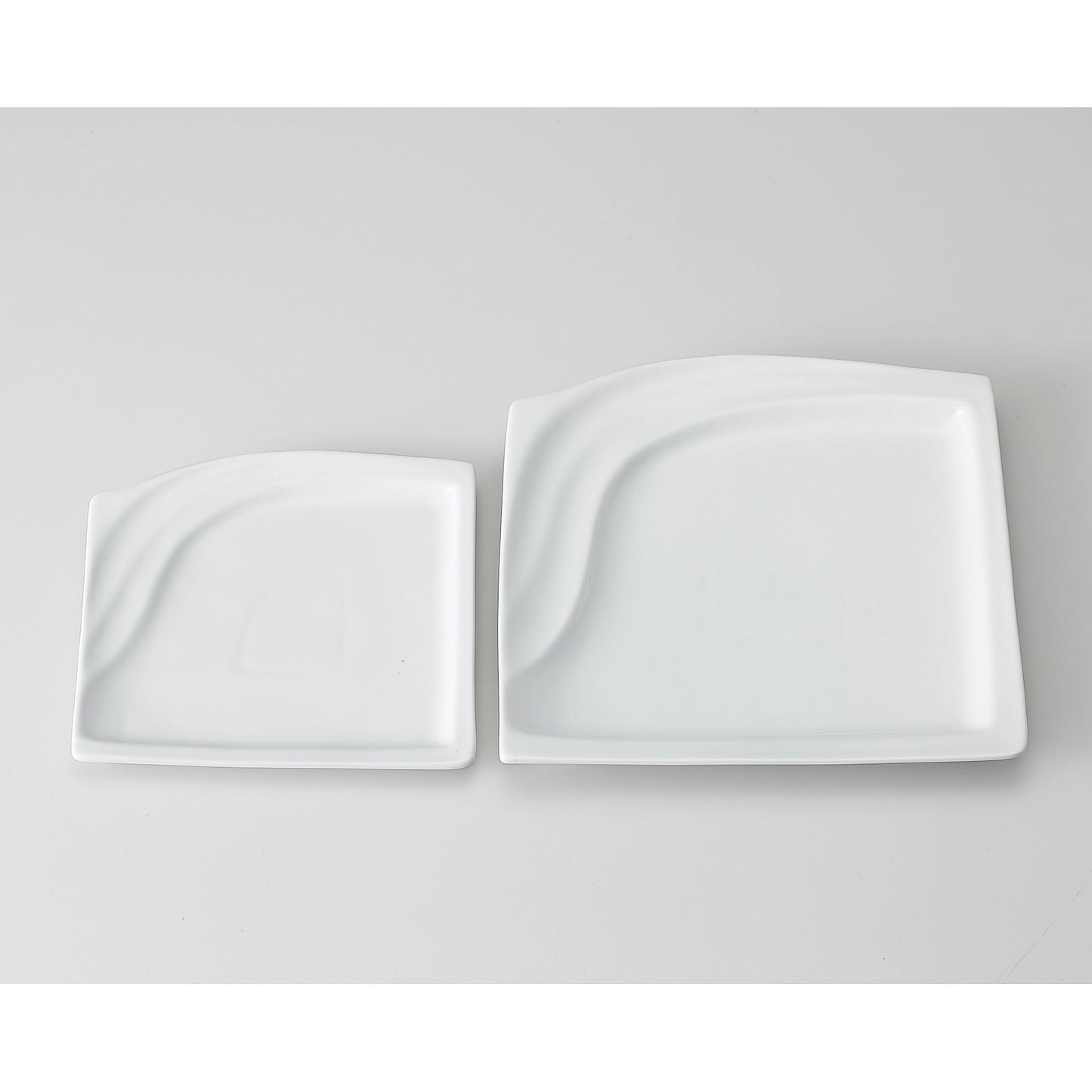 ウエーブリムスクエアプレート　白