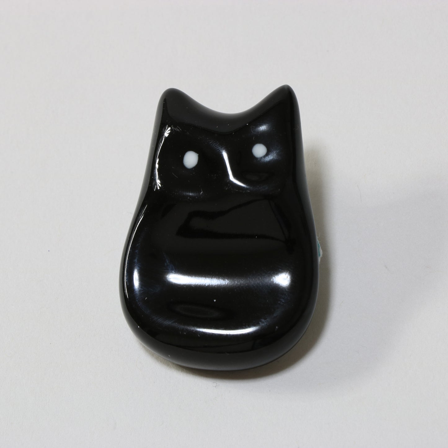 610-32257　だるま型ねこ箸置　黒