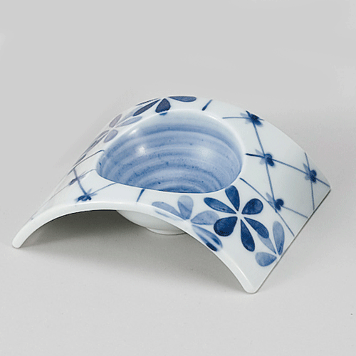 540-00026　アーチ小鉢　染付花格子