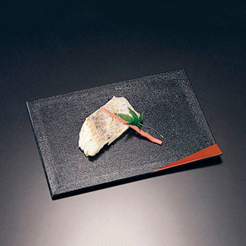 420-28011　8.5寸木目隅折皿　黒渕朱