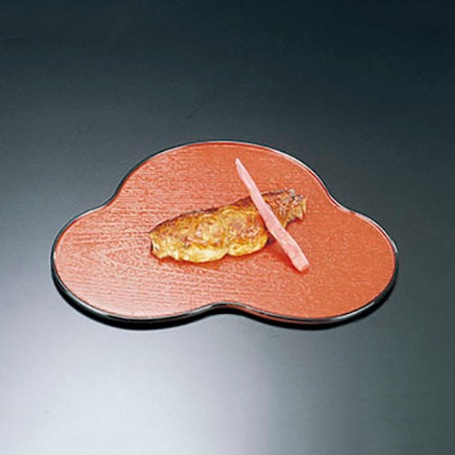 420-53011　両面松皿　<表>朱天黒<裏>黒天朱