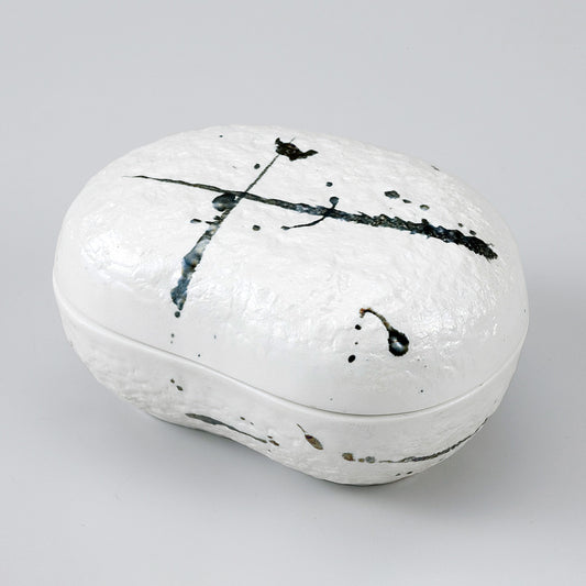 535-00022　黒散らしラスターまゆ型蓋物(中黒)